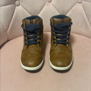 Eddie Bauer Boys Brown Lace-Up Boots, size 2, EUC